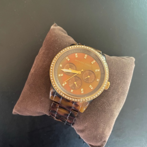 Michael Kors Tortoise Watch MK 5280 - Picture 5 of 10